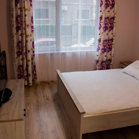Apartment Ultraviolet Warna